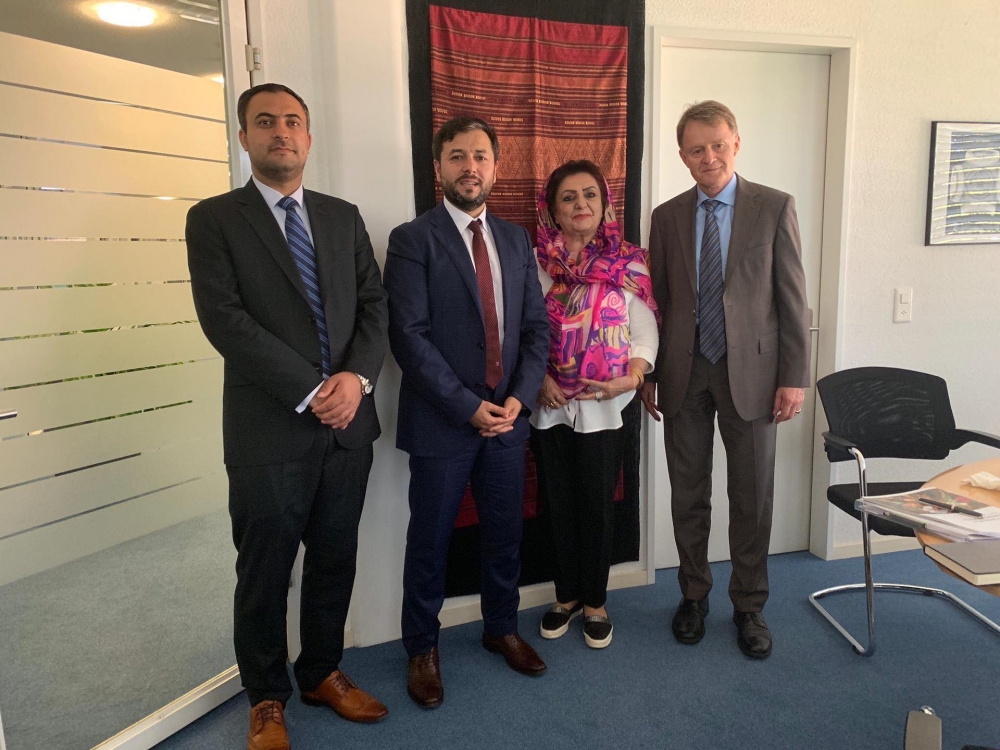 سفیر و نماینده دایمی افغانستان با رئیس اداره همکاری های سویس دیدار نمود
